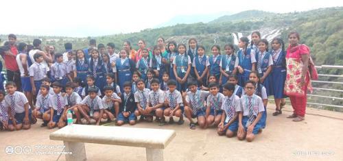 school-tour-4